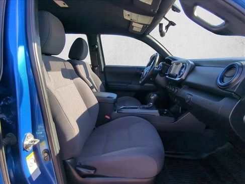 Used 2017 Toyota Tacoma TRD Sport w/ Tow Package (A/T) image 24