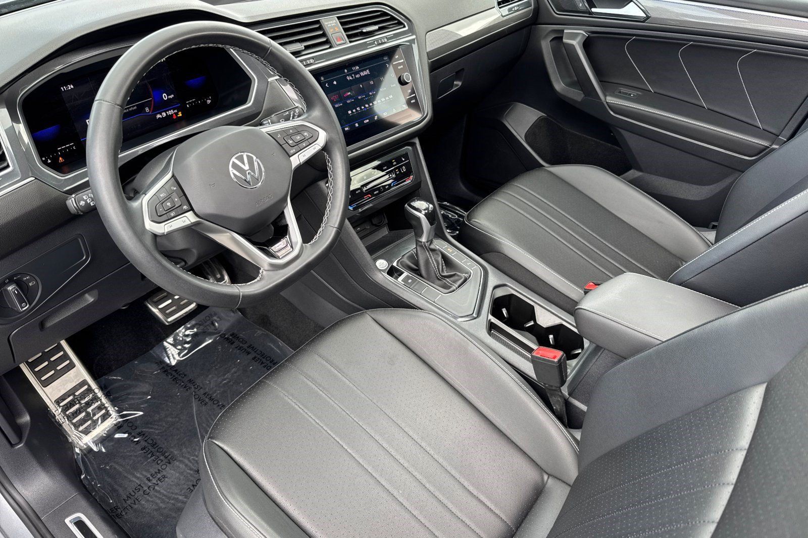 Used 2023 Volkswagen Tiguan SE R-Line FWD image 4