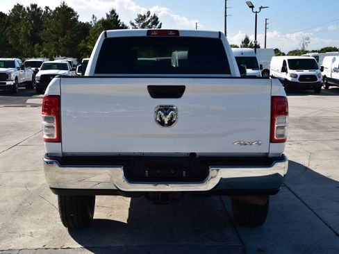 Used 2022 RAM 2500 Tradesman w/ Chrome Appearance Group AWD/4WD image 5