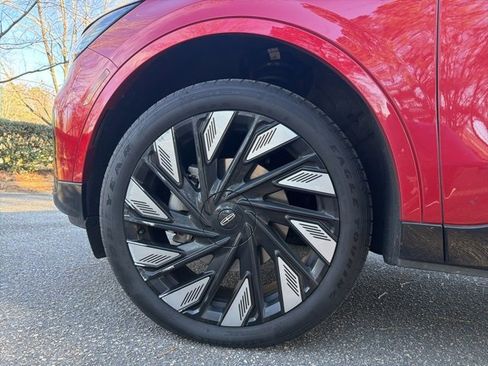 Used 2024 Lincoln Nautilus Reserve w/ Equipment Group 202A image 8