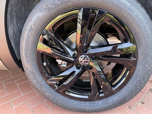 New 2026 Volkswagen Atlas Cross Sport SEL R-Line AWD/4WD image 8