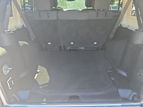 Used 2018 Jeep Wrangler Unlimited Sahara w/ Connectivity Group AWD/4WD image 33