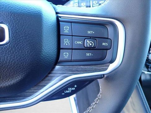 Used 2024 Jeep Wagoneer Series III w/ Premium Group I image 17