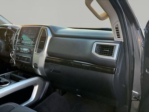 Used 2021 Nissan Titan SV w/ SV Convenience Package image 18