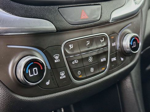 Used 2019 Chevrolet Equinox LT AWD/4WD image 16