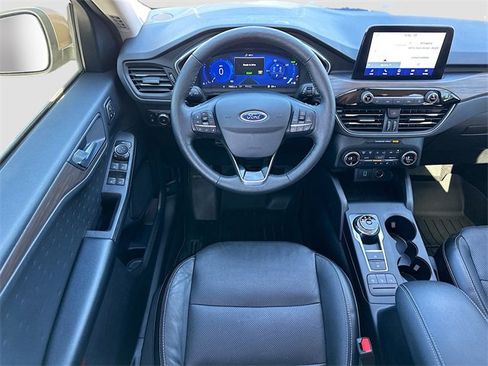 Used 2020 Ford Escape Titanium image 22