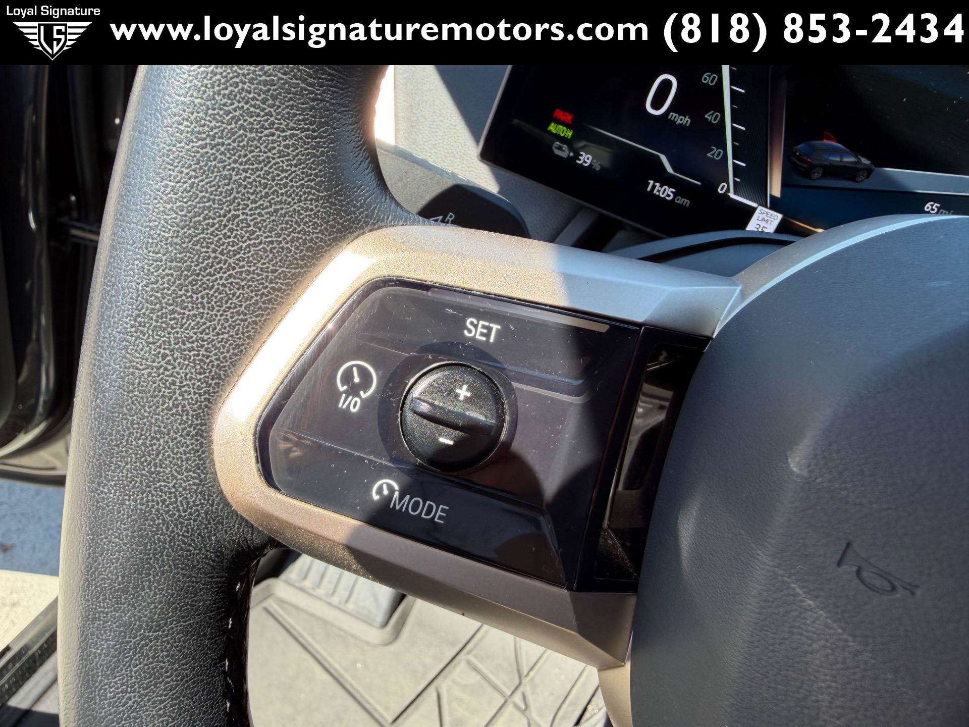 Used 2024 BMW iX xDrive50 w/ Premium Package AWD/4WD image 29