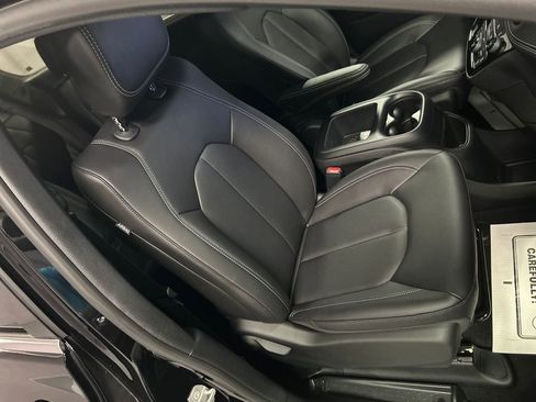 New 2026 Chrysler Pacifica Select image 24