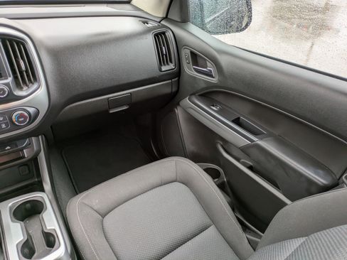 Used 2022 Chevrolet Colorado LT w/ LT Convenience Package image 16