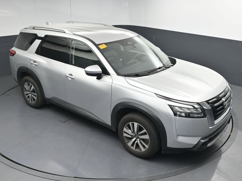 Used 2025 Nissan Pathfinder SL image 34