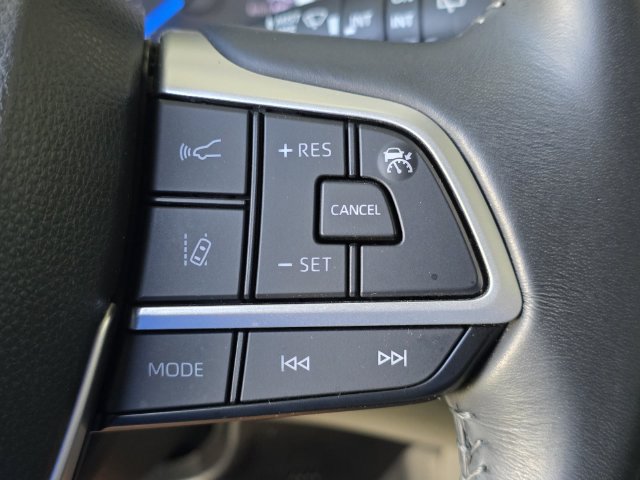 Used 2023 Toyota Highlander LE AWD/4WD image 29