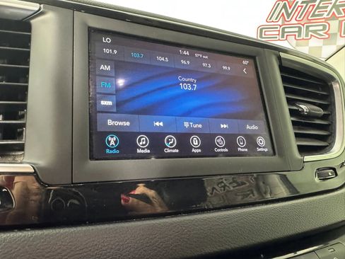 Used 2019 Chrysler Pacifica Touring-L FWD image 18