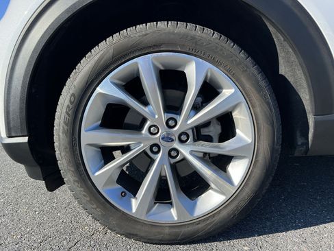 Used 2023 Ford Explorer Platinum w/ Technology Package AWD/4WD image 12