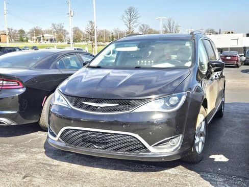 Used 2017 Chrysler Pacifica Touring-L Plus w/ Advanced Safetytec Group image 4