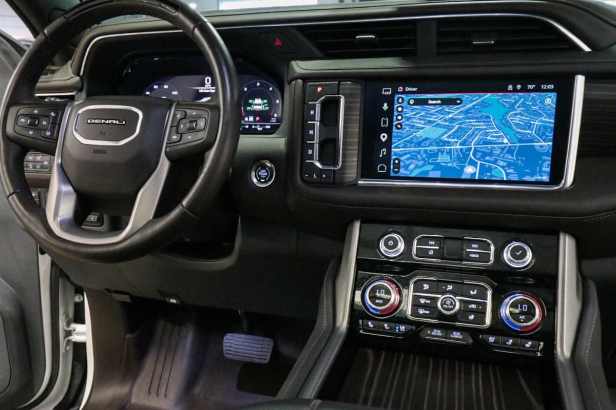 Used 2024 GMC Yukon XL Denali w/ Advanced Technology Package AWD/4WD image 30