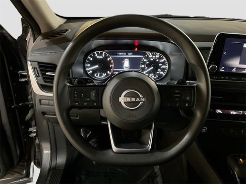 Used 2023 Nissan Rogue SV image 11