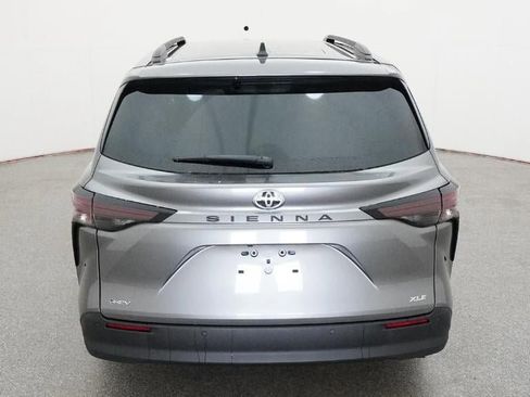 New 2026 Toyota Sienna XLE image 7