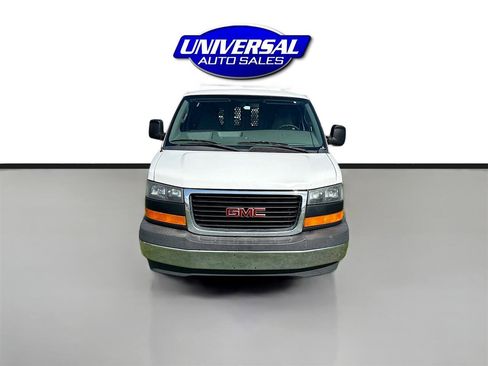 Used 2017 GMC Savana 2500 image 2