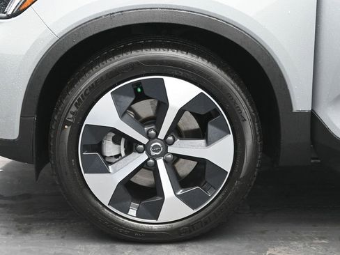 New 2025 Volvo XC40 B5 Core w/ Protection Package Premier image 31