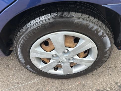 Used 2010 Hyundai Accent GLS w/ Premium Pkg 4 image 9