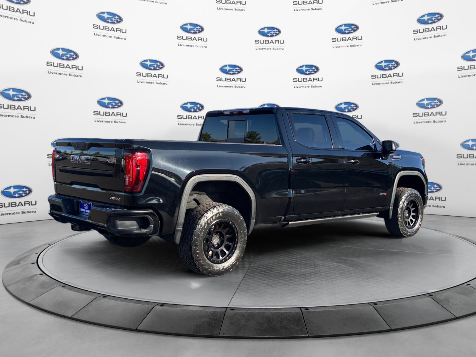 Used 2023 GMC Sierra 1500 AT4 w/ Technology Package AWD/4WD image 6