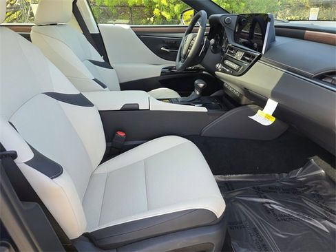 New 2025 Lexus ES 350 w/ Premium Package image 10