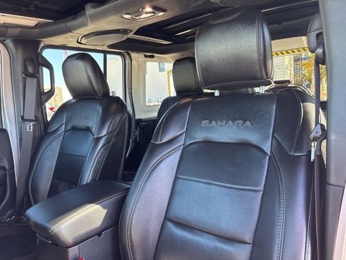 Used 2020 Jeep Wrangler Unlimited Sahara image 16
