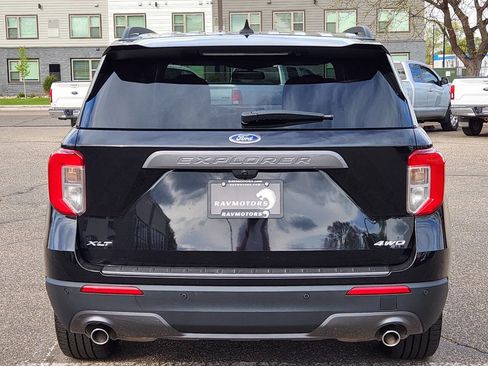 Used 2021 Ford Explorer XLT w/ Equipment Group 202A AWD/4WD image 10