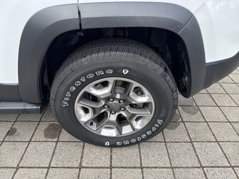 Used 2019 Jeep Cherokee Trailhawk AWD/4WD image 10