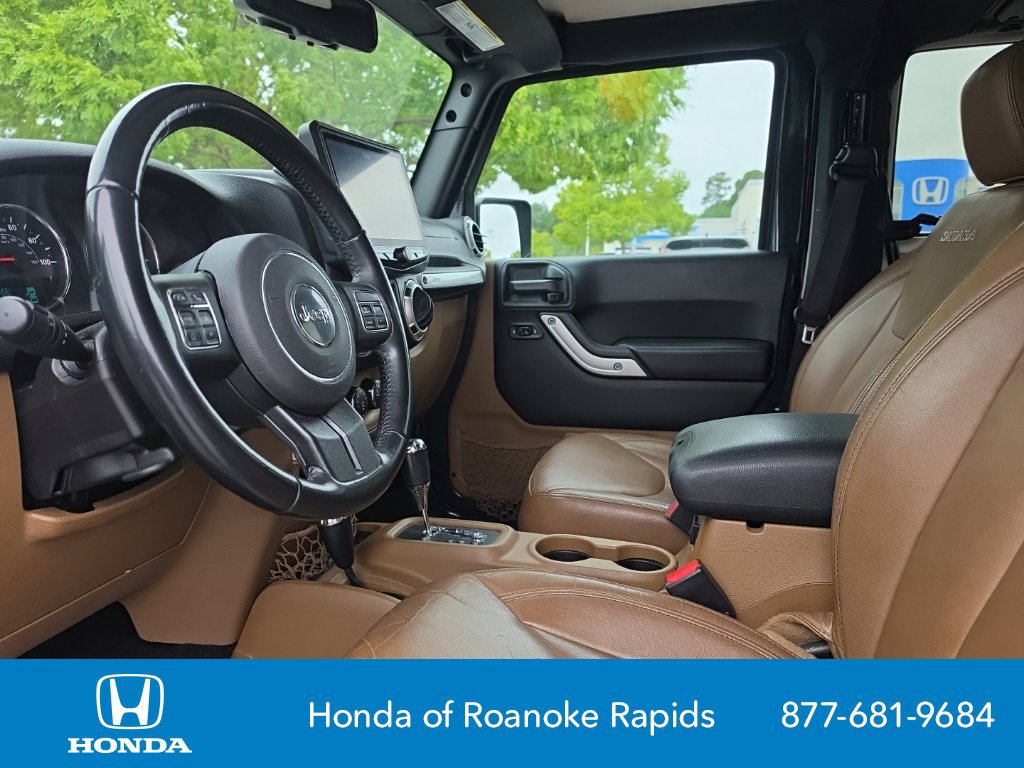 Used 2018 Jeep Wrangler Sahara w/ Dual Top Group AWD/4WD image 9