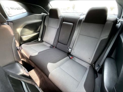 Used 2016 Dodge Challenger SXT image 18