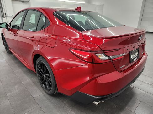 Used 2025 Toyota Camry SE image 6