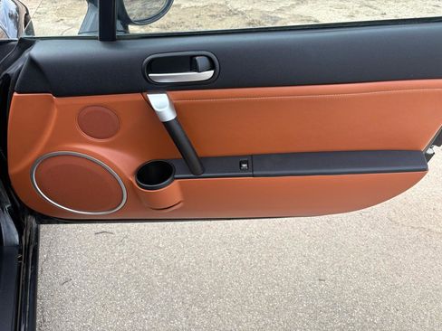 Used 2006 MAZDA MX-5 Miata Grand Touring w/ Premium Pkg image 21