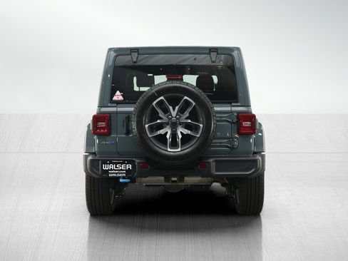 Used 2024 Jeep Wrangler Unlimited Sahara w/ Technology Group AWD/4WD image 4