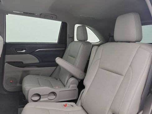 Used 2015 Toyota Highlander Limited FWD image 13