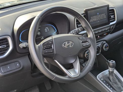 Used 2025 Hyundai Venue SEL FWD image 13