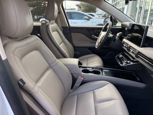 Used 2024 Lincoln Corsair FWD image 11