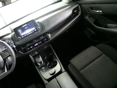 Used 2025 Nissan Rogue SV AWD/4WD image 11