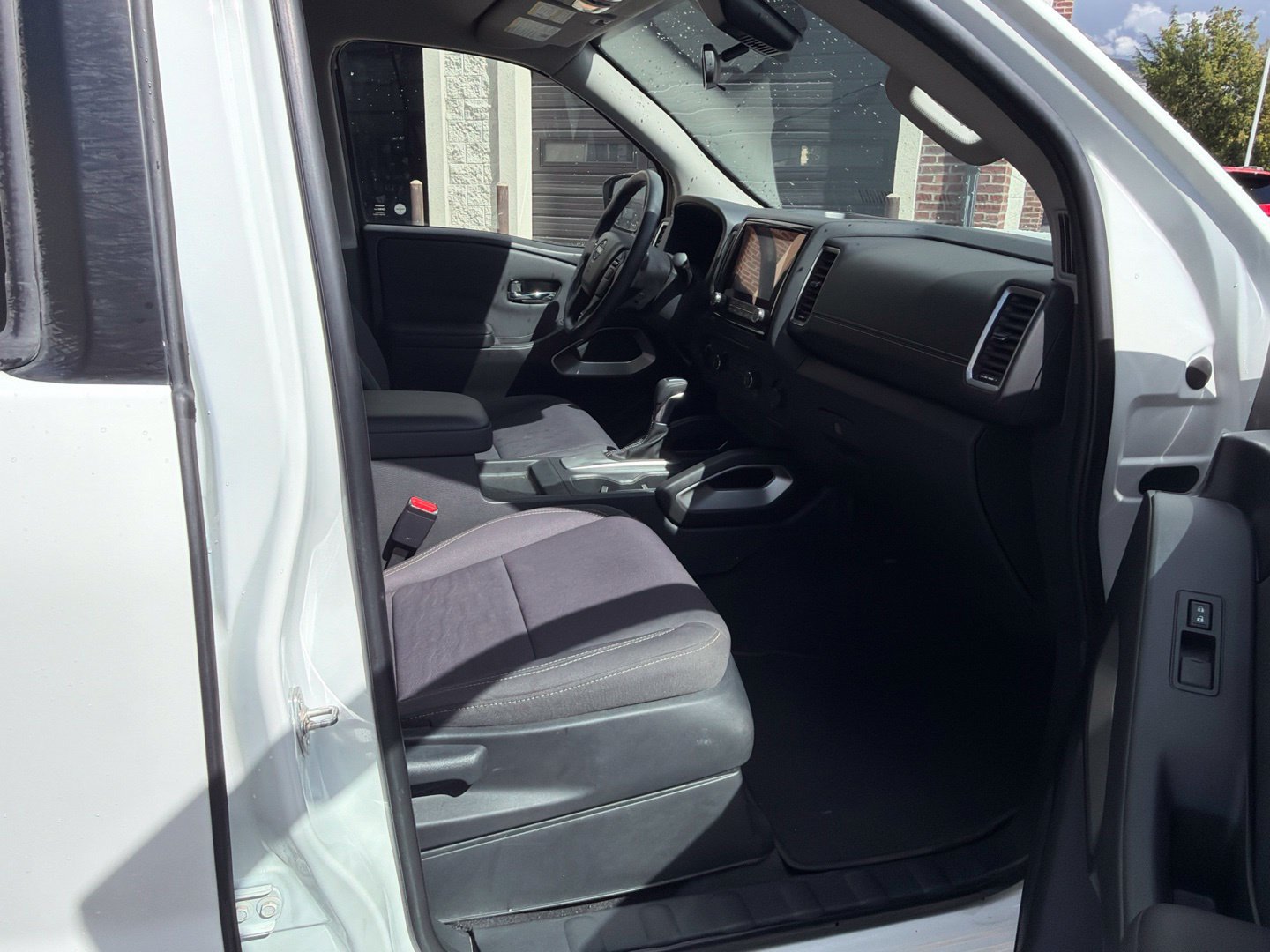 Used 2022 Nissan Frontier SV AWD/4WD image 19