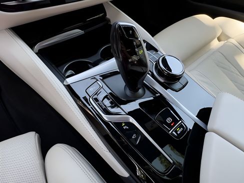 Used 2022 BMW M550i xDrive w/ Executive Package AWD/4WD image 11