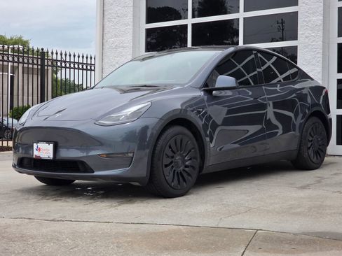 Used 2023 Tesla Model Y Long Range AWD/4WD image 9
