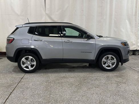 Used 2023 Jeep Compass Latitude w/ Convenience Group AWD/4WD image 6