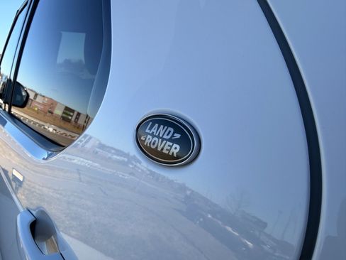 Used 2020 Land Rover Discovery HSE image 30