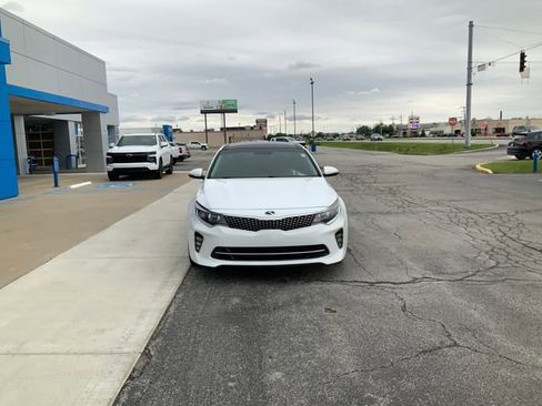 Used 2018 Kia Optima S w/ Panoramic Sunroof Package FWD image 3