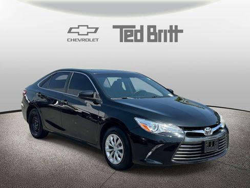 Used 2017 Toyota Camry LE FWD image 3