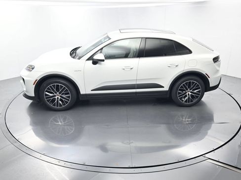 Certified 2025 Porsche Macan Electric RWD image 35