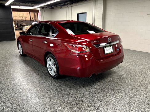 Used 2013 Nissan Altima 2.5 SL w/ Technology Pkg image 5