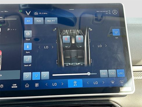 New 2025 VinFast VF 8 Eco AWD/4WD image 15
