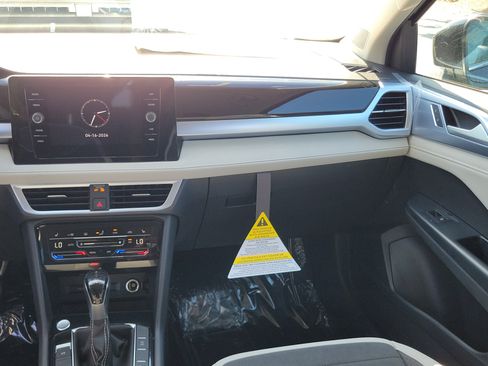 New 2026 Volkswagen Taos SE FWD image 4
