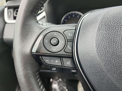 Used 2021 Toyota RAV4 XLE Premium image 35